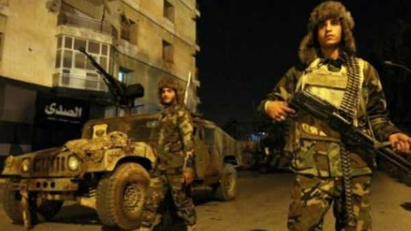 عناصر من الجيش الوطني الليبي خلال دوريات شرق بنغازي
