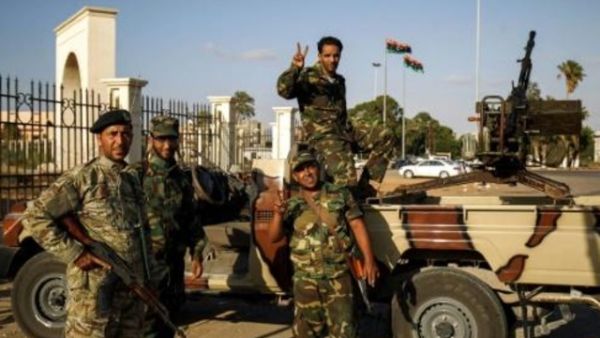 عناصر من القوات الموالية للمشير خليفة حفتر في مدينة بنغازي الليبية

