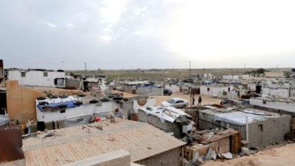 نازحون من مدينة تاورغاء الليبية داخل مخيم للنازحين في بنغادي
