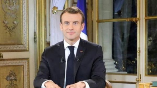 الئريس الفرنسي إيمانويل ماكرون خلال خطاب إلى الأمة
