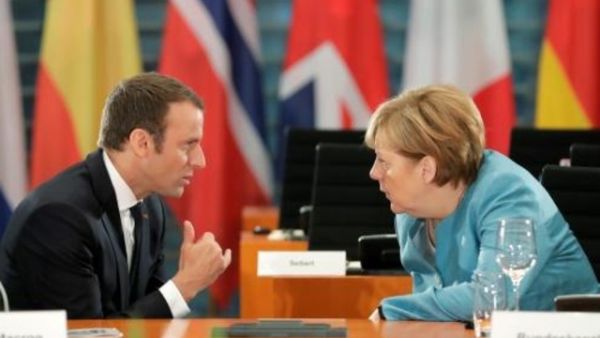 الرئيس الفرنسي ايمانويل ماكرون والمستشارة الالمانية انغيلا ميركل

