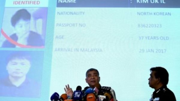 قائد الشرطة الوطنية الماليزية خالد أبو بكر في مؤتمر صحافي في كوالالمبور

