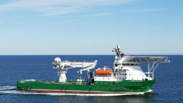 احدى السفن المشاركة في البحث عن حطام الطائرة الماليزية ام اتش 370 في مهمة في جنوب المحيط الهندي

