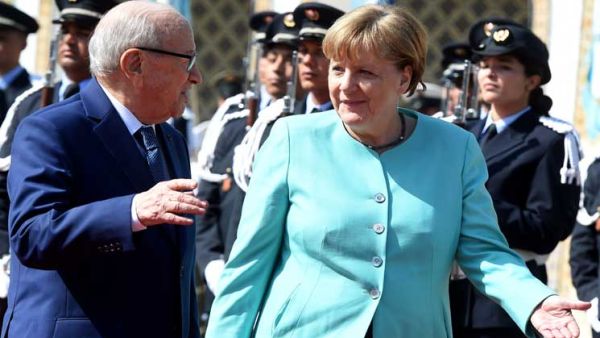 ميركل تتفق مع تونس على خطوات لتسريع ترحيل اللاجئين المرفوضين

