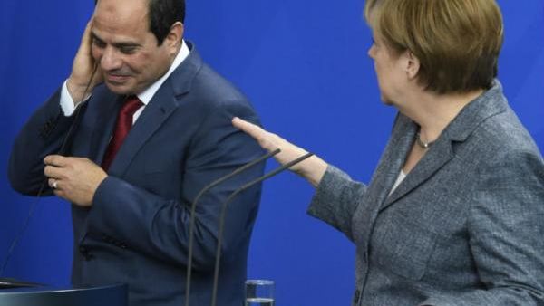 ارشيف/ السيسي وميركل يتحدثان في مؤتمر صحفي خلال زيارة الاول الى المانيا