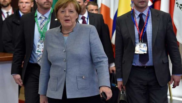 ميركل تبحث في أبوظبي أزمات المنطقة والتعاون الاقتصادي
