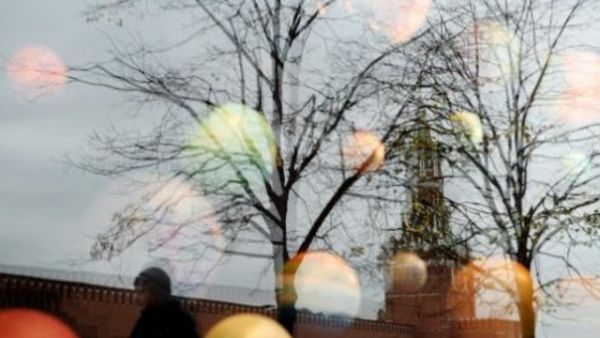 الساحة الحمراء ويبدو برج سباسكايا في الكرملين
