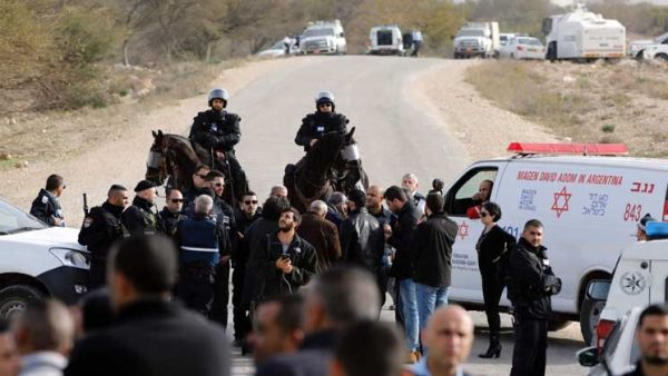 مقتل جندي اسرائيلي بعملية دهس في النقب واستشهاد المنفذ
شهيدان وعدة جرحى في قرية أم الحيران بالنقب برصاص شرطة الاحتلال التي دخلت لهدم منازل
