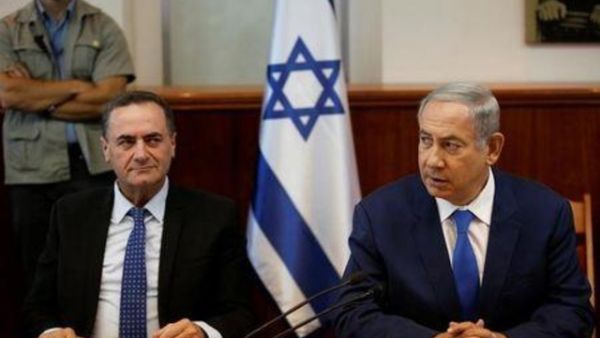 رئيس الوزراء الاسرائيلي بنيامين نتنياهو (إلى اليمين) ووزير المخابرات الإسرائيلي إسرائيل كاتس 
