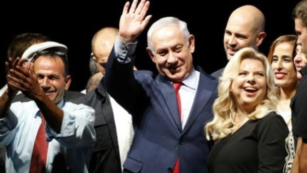 نتانياهو يتهم اليسار والصحافة بمحاولة "الاطاحة به عبر انقلاب"