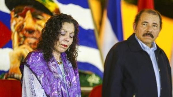 رئيس نيكاراغوا دانيال اورتيغا والسيدة الاولى روزاريو مورييو
