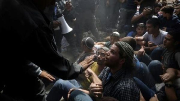 الشرطة الاسرائيلية تطرد المستوطنين من الؤرة العشوائية "نتيف هافوت"
