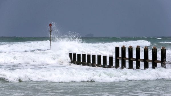 إعصار ميكونو يضرب عُمان 