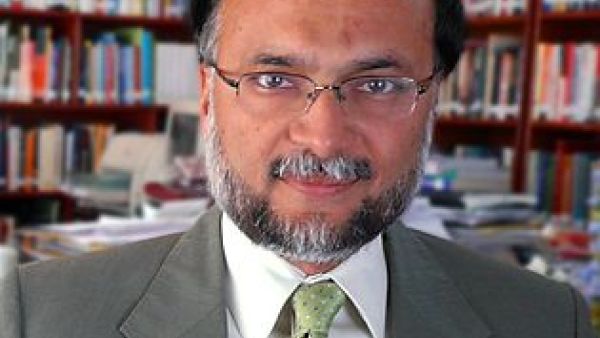 إصابة وزير الداخلية الباكستاني في هجوم مسلح