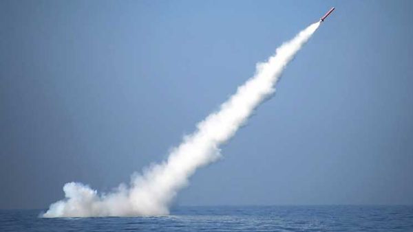 باكستان تطلق أول صاروخ قادر على حمل رؤوس نووية من على غواصة
