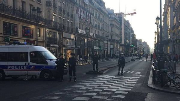 مقتل شرطي فرنسي واصابة اخر في اطلاق نار في باريس