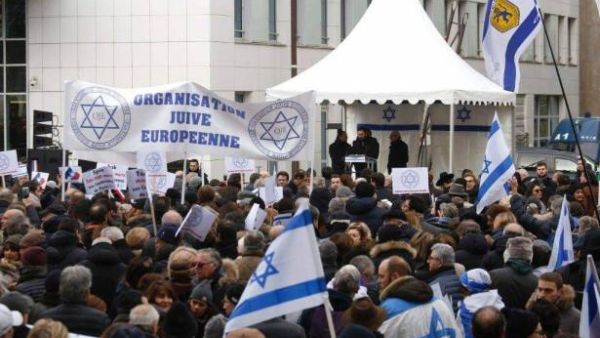 مئات المناصرين لاسرائيل يحتجون في باريس على المؤتمر الدولي
