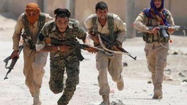 مقاتلون من وحدات حماية الشعب الكردية
