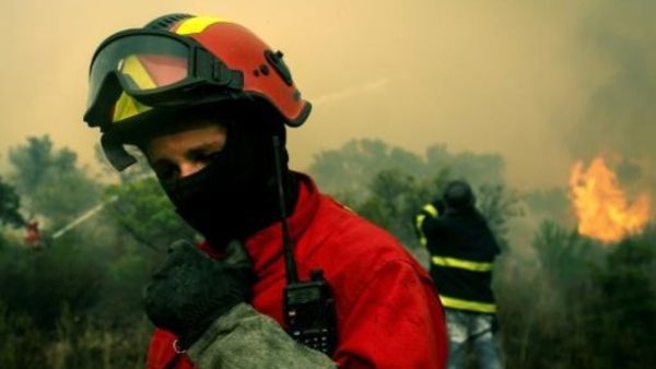 الدخان يغلف شواطئ البرتغال
