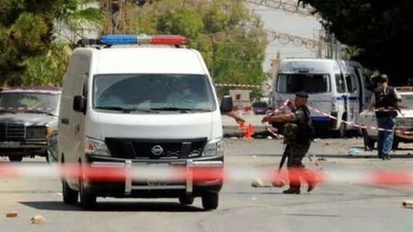 سيارة اسعاف تابعة للجيش اللبناني في قرية القاع يوم الاثنين
