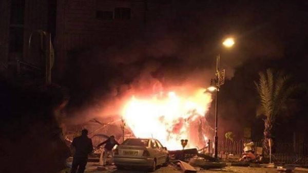 القوات الاسرائيلية تصادر وتحرق شركة صرافة في رام الله