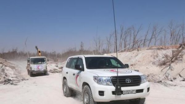مركبتان تابعتان للهلال الأحمر السوري
