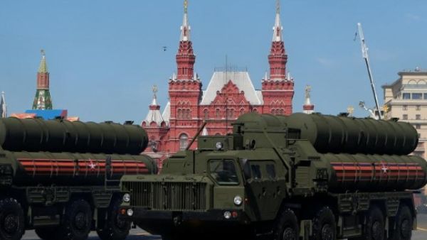 صواريخ إس-400 الدفاعية خلال عرض عسكري في موسكو
