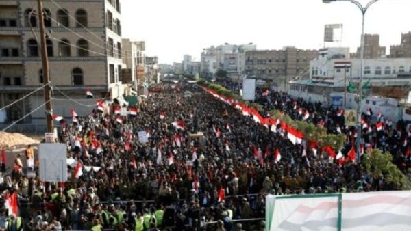 تظاهرة لانصار التمرد الحوثي في صنعاء غداة مقتل الرئيس السابق علي عبد الله صالح

