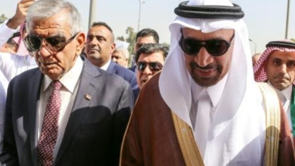 وزير النفط العراقي جابر اللعيبي مستقبلا نظيره السعودي خالد الفالح في افتتاح معرض بغداد الدولي

