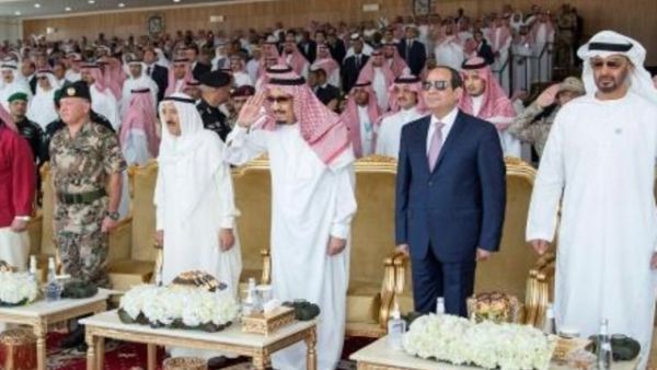 عدد من قادة المنطقة يشاركون العاهل السعودي الملك سلمان في المراسم الختامية لمناورت "درع الخليج-1" في الظهران

