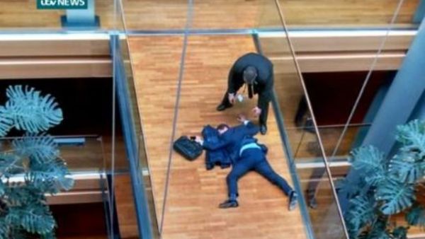 نقل المرشح لزعامة حزب "استقلال بريطانيا" للمستشفى بعد مشادة في البرلمان الاوروبي

