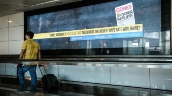 لوحة اعلانية في صالة المغادرة في مطار اتاتورك تنبه المسافرين بشأن ارتفاع معدل الاغتصاب في السويد

