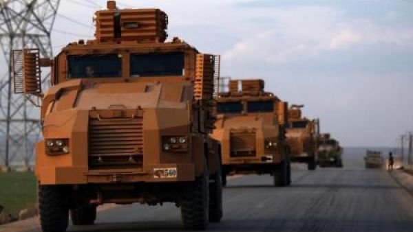 مركبات عسكرية تركية تتجه نحو بلدة الباب في شمال سوريا 
