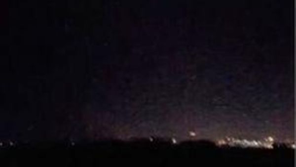 صاروخ في سماء دمشق في الساعات الاولى من صباح الرابع عشر من ابريل نيسان 
