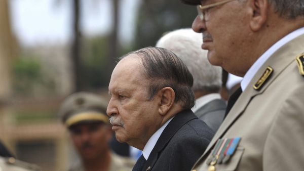 رئيس أركان الجيش الجزائري أحمد قايد صالح والرئيس عبد العزيز بوتفليقة