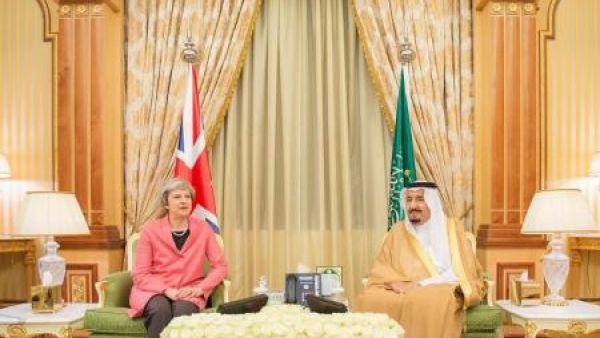 العاهل السعودي الملك سلمان بن عبد العزيز ورئيسة الوزراء تيريزا ماي في الرياض 
