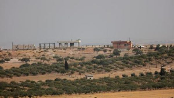 مقاتلون من المعارضة السورية مدعومون من تركيا في بلدة جرابلس الحدودية
