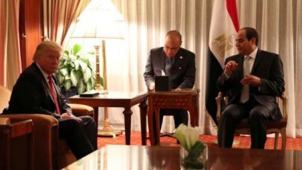الرئيس المصري عبد الفتاح السيسي (إلى اليمين) خلال اجتماع مع ترامب في نيويورك يوم 19 سبتمبر ايلول 2016
