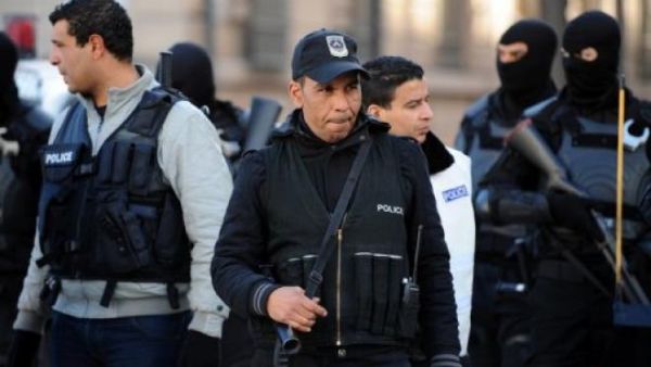 عناصر من الشرطة التونسية
