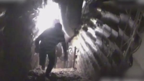 لقطة من الفيديو الذي بثته اسرائيل حول ما قالت انه نفق لحزب الله