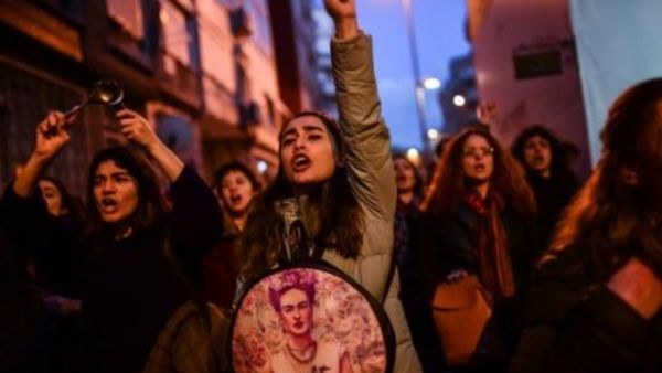 تظاهرة ضد نتيجة الاستفتاء، في اسطنبول

