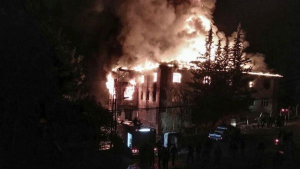 12 قتيلا بينهم 11 مراهقة بحريق مهجع للفتيات في تركيا