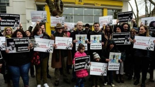 صحافيون اتراك يتظاهرون من اجل الافراج عن زملاء لهم
