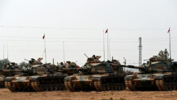 تركيا تواصل إرسال تعزيزات عسكرية إلى حدودها مع سوريا