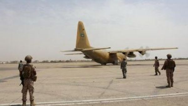 جنود من دولة الامارات يحرسون مطار عدن الدولي
