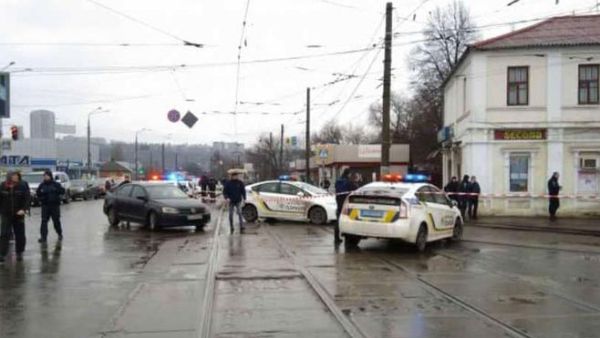 مسلح يحتجز رهائن داخل مبنى للبريد في أوكرانيا