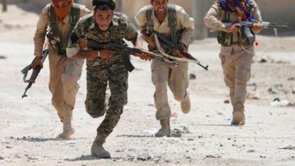 مقاتلون من وحدات حماية الشعب الكردية
