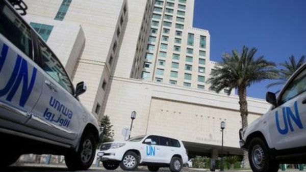 حافلات الأمم المتحدة التي تقل خبراء منظمة حظر الأسلحة الكيماوية في دمشق
