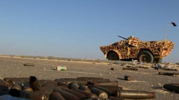 آلية تابعة لمقاتلين موالين لحكومة الوفاق الوطني في سرت
