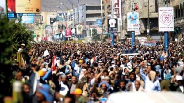 يمنيون يتظاهرون في صنعاء للتنديد باستمرار الحصار 